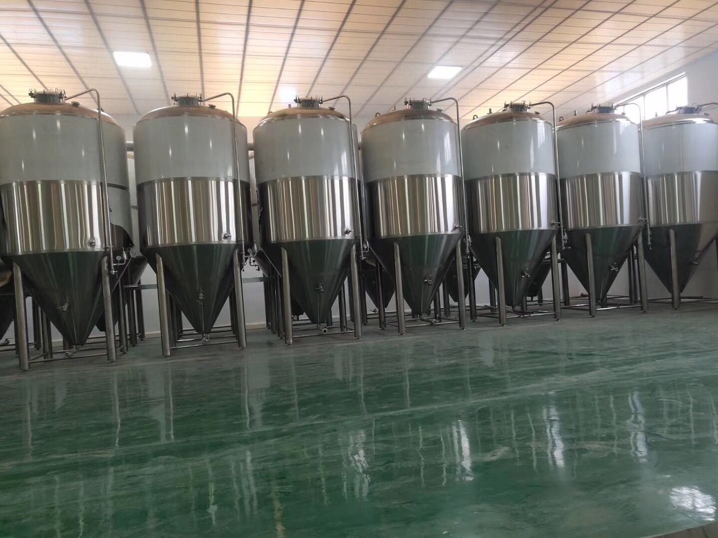 啤酒廠發(fā)酵設備 啤酒廠發(fā)酵設備